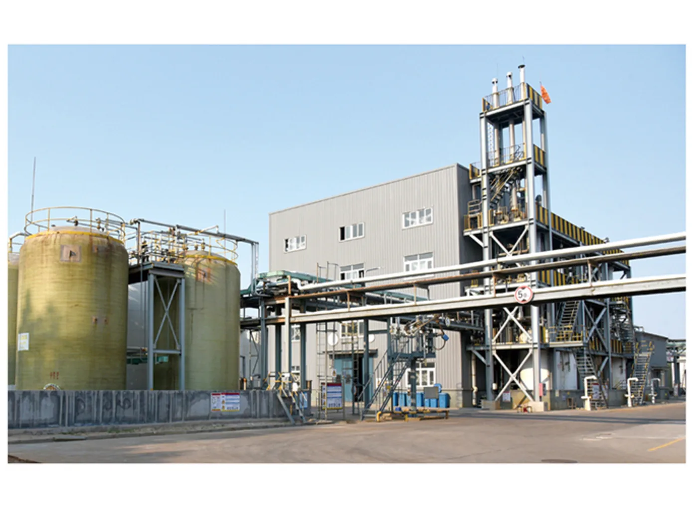 Reaction tower on the chloroethylene carbonate production line